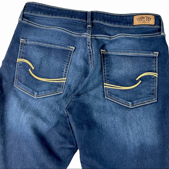 Signature Levi’s Strauss size 32 blue distressed stretchy skinny jeans like new - Picture 5 of 9